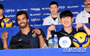  Samsung Fire & Marine Insurance's Ahi Kim Junwoo chants with a big smile