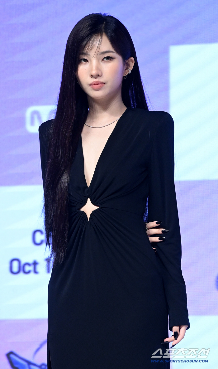  Soyeon, black charisma