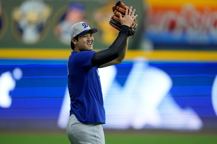 Pitcher Ohtani is using it! Starting Game 4 of the NLCS → Waiting for the bullpen in Game 7 Will you see another WBC victory save?