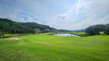 A relaxed private round will be provided. X Golf will hold its first rental event with Forwell CC Anseong