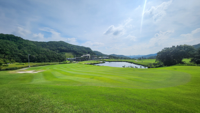 A relaxed private round will be provided. X Golf will hold its first rental event with Forwell CC Anseong