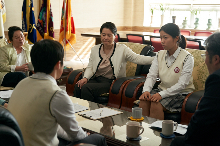  The owner of the world entering Toronto competition for the first time...Director Yoon Ga-eun's 'The Meaning of Love' (Roundup)