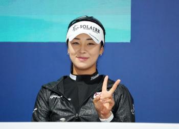 Shock Yoon, who has never been in the top 10 in her LPGA debut season, 22 tournaments, and even so, her skills are getting better little by little