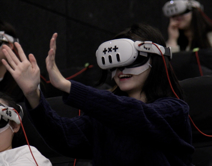 TXT’s VR Concert ‘Heart Attack’ Sweeps Korean Theaters with 99% Sellout Rate