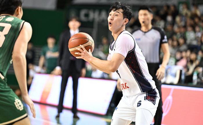 7.7 seconds. Winning shot! Strong heart...Busan KCC grabs Wonju DB 8684 and wins 3 consecutive games 1st place Mercury