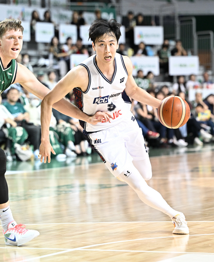 7.7 seconds. Winning shot! Strong heart...Busan KCC grabs Wonju DB 8684 and wins 3 consecutive games 1st place Mercury