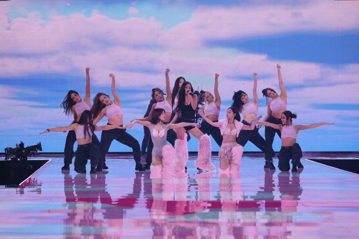 Full body see-through, under-boop...TWICE's Lingerie Show Appears Unprecedentedly