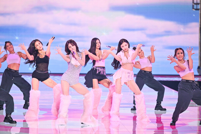 Full body see-through, under-boop...TWICE's Lingerie Show Appears Unprecedentedly