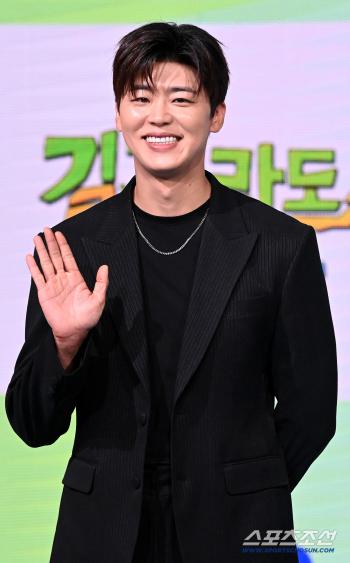 Is it okay to be bad with directions? Park Jihyun, Seoul National University graduate, Son Taejin? I like trot brain-sexy guys. I like people with long bags