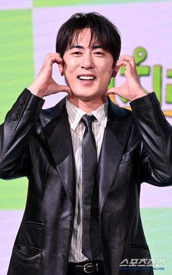 It's okay to be bad with directions. Kim Won Hoon's original dream was to be an MC. I'll show you what kind of person I am