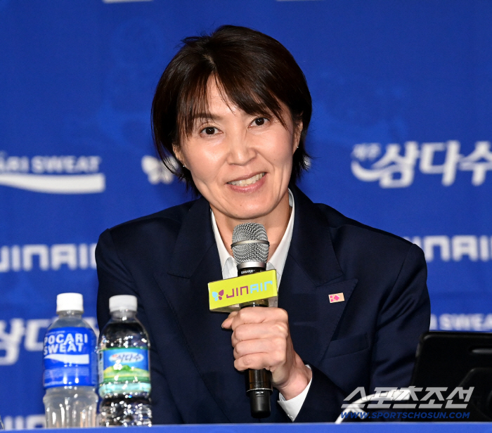 Kim Yeon-kyung retired Heungkuk Life's pride is hurt, and the IBK and Korea Expressway Corporation are expected to have a second-tier system...Yeonkyung is missing a lot
