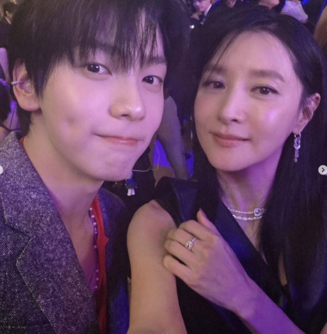 Lee Young-ae, 20-year-old TuBatu, face to face with Subin and selfies...Her beauty is beyond all the years. 
