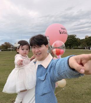 Park Soo-hong's first birthday party is the real reason for holding a lavish party. Daughter Jay, we met too late. We don't have enough time