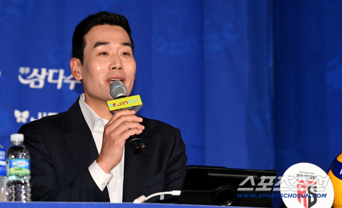  Coach Ko Hee-jin will do his best this season