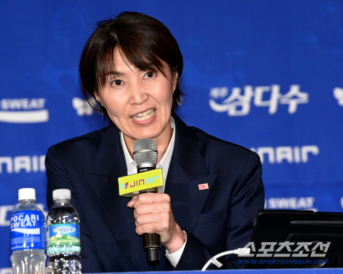  Director Tomoko Yoshihara, the new head coach of Heungkuk Life Insurance Co., Ltd