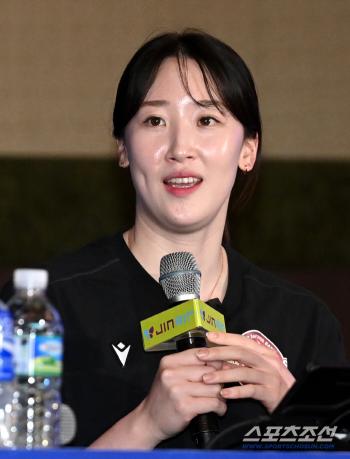  Go Yerim wears Pepper Savings Bank uniform