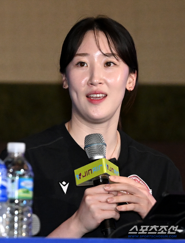  Go Yerim wears Pepper Savings Bank uniform