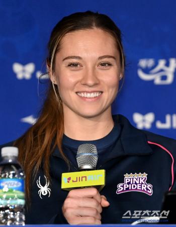  Heungkuk Life's Rebecca's smile