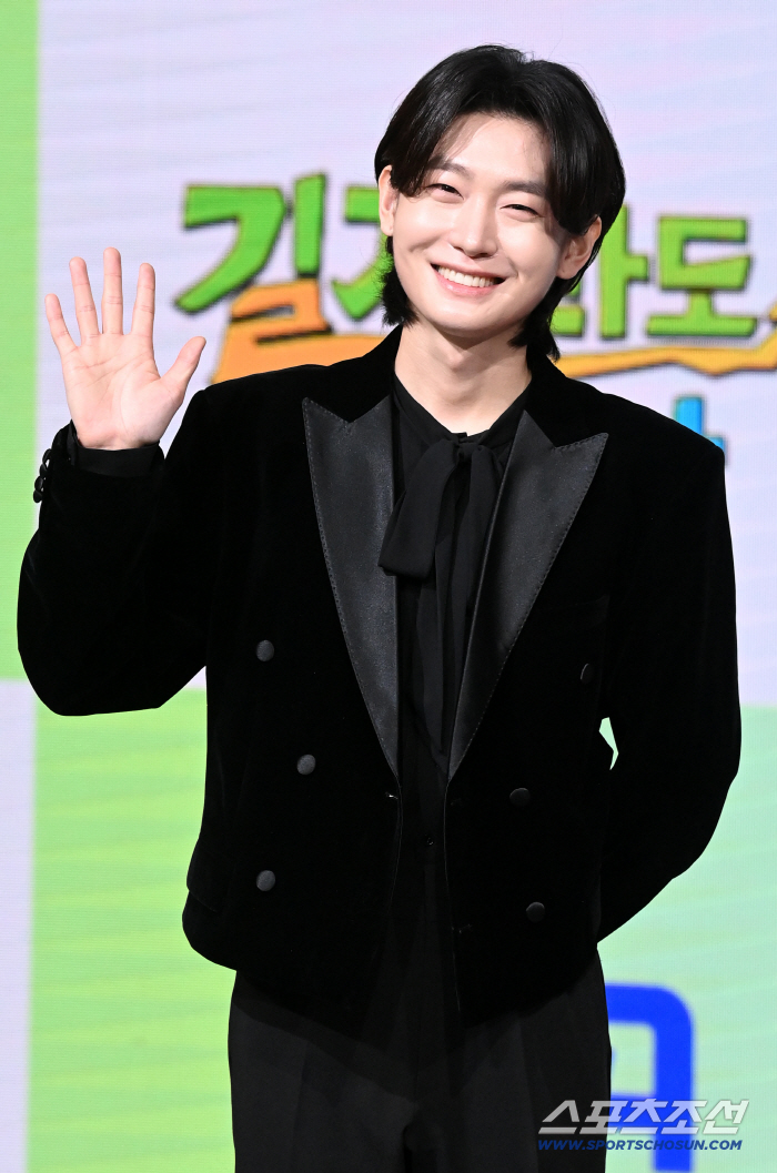  Kim Yongbin, bright smile