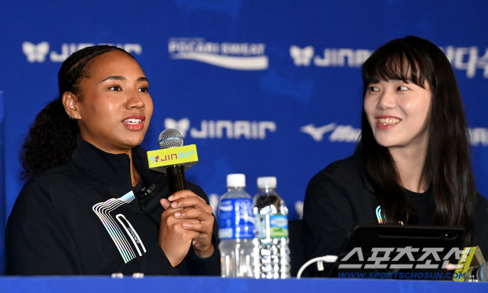  Raina, your Korean has improved a lot, right?