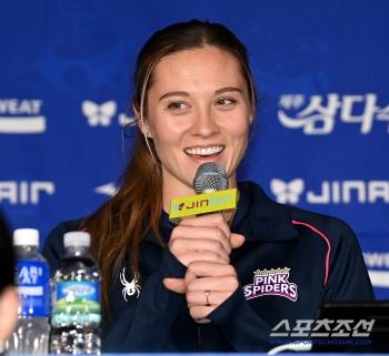  Rebecca, Heungkuk Life Insurance makes V-League comeback in uniform