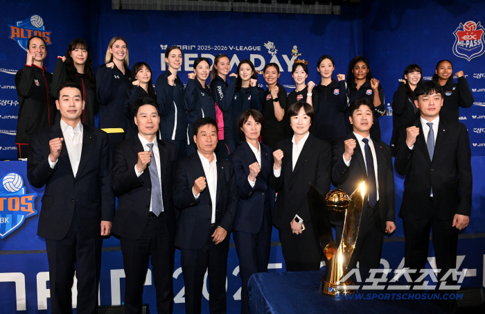  Which team won the V League Women's Division?