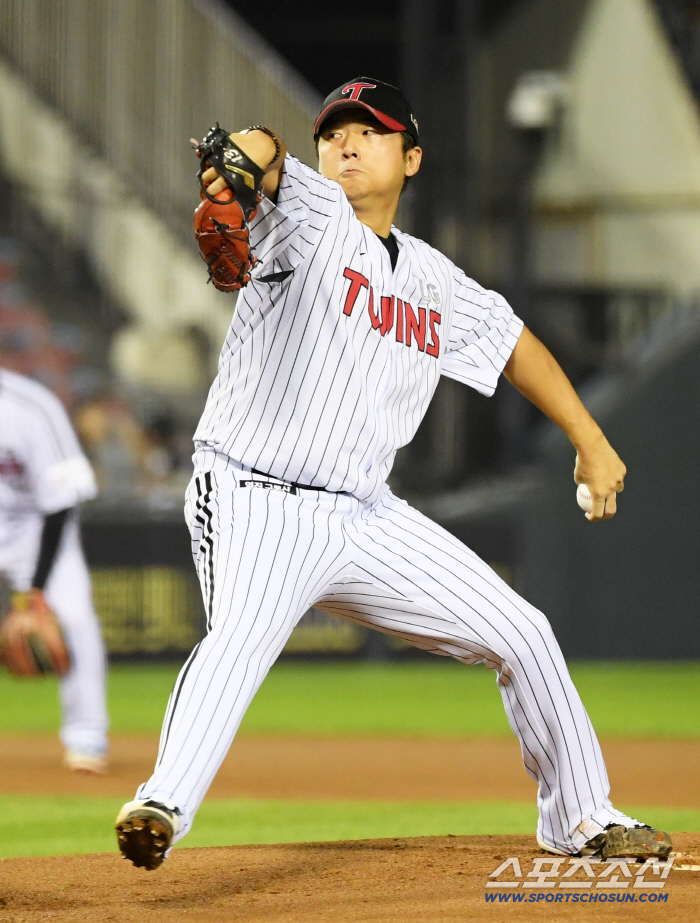 Tolhurst allowed one run in five innings, Kim Young-woo 153 kilometers, Park Si-won 152 kilometers. Enjoy the fastball in the second round of the Blue and White LG match