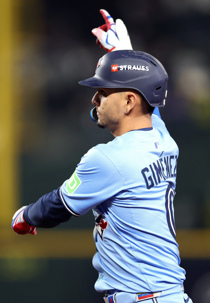 Toronto is angry. Seattle's mound bombing with five home runs, successful counterattack after losing two ALCSs