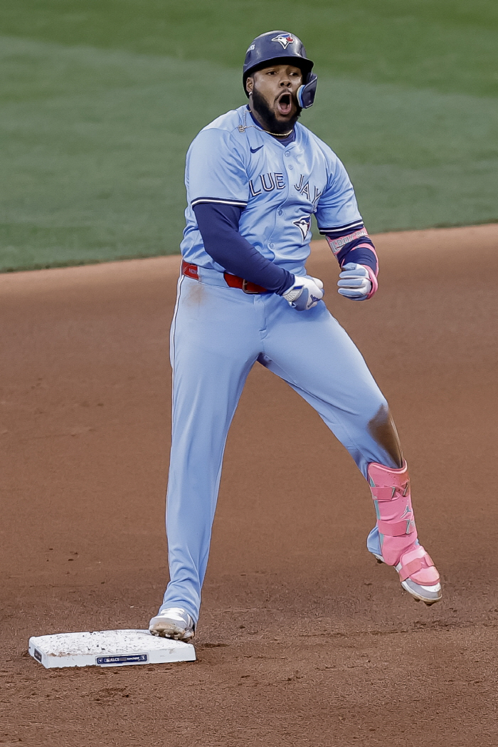 Toronto is angry. Seattle's mound bombing with five home runs, successful counterattack after losing two ALCSs