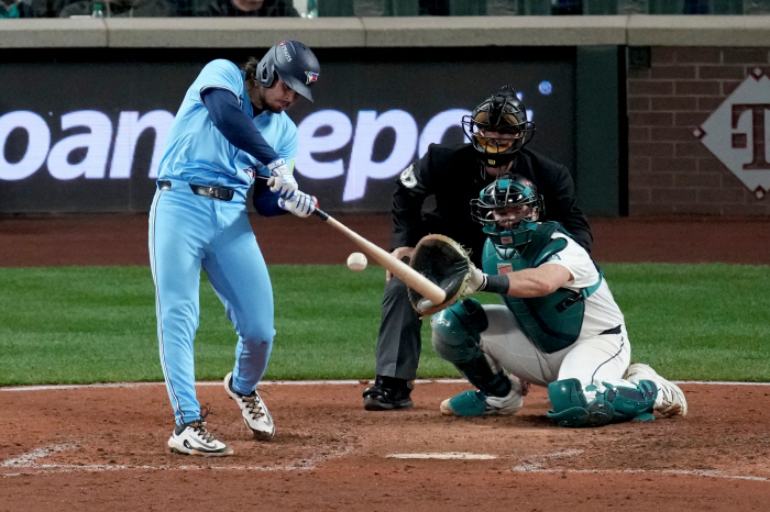 Toronto is angry. Seattle's mound bombing with five home runs, successful counterattack after losing two ALCSs