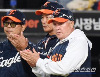 What is the difference between Kim Kyung-moon's short-term game and beginner Park Jin-man's Sung-yong in 79 games of autumn baseball