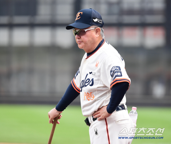 What is the difference between Kim Kyung-moon's short-term game and beginner Park Jin-man's Sung-yong in 79 games of autumn baseball
