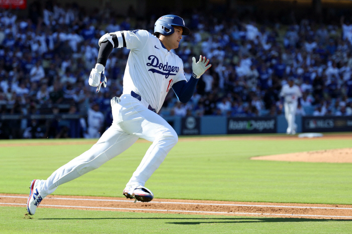 1 win left! Glassnow 1 run in 5 ⅔ innings + Otani triple + Sasaki Save LAD 31 Milwaukee
