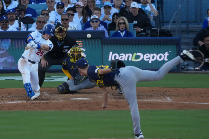 1 win left! Glassnow 1 run in 5 ⅔ innings  Otani triple  Sasaki Save LAD 31 Milwaukee