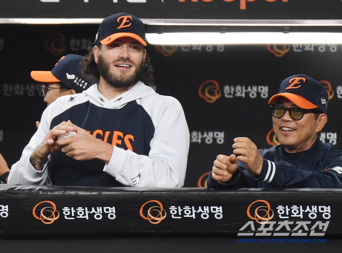 76.5% odds Hanwha's Samsung's first round, summed up in this one linethe war between Ponce and Diaz
