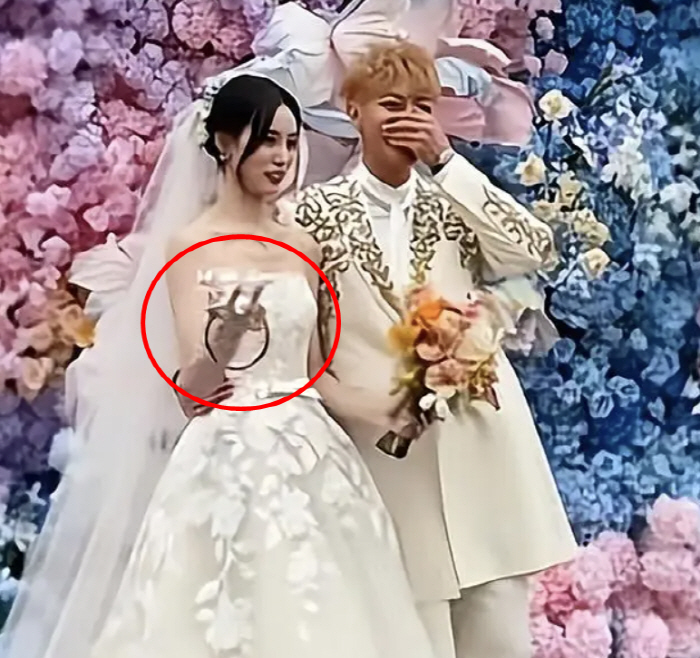 Exo Tao, 500 carat diamond ring fake I gave to my wife from ♥SM...Wedding Arms Controversy 