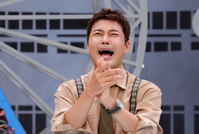 Jeon Hyun-moo, I want to get marriedI totally changed my styleFashion face-to-face with Lee Jun