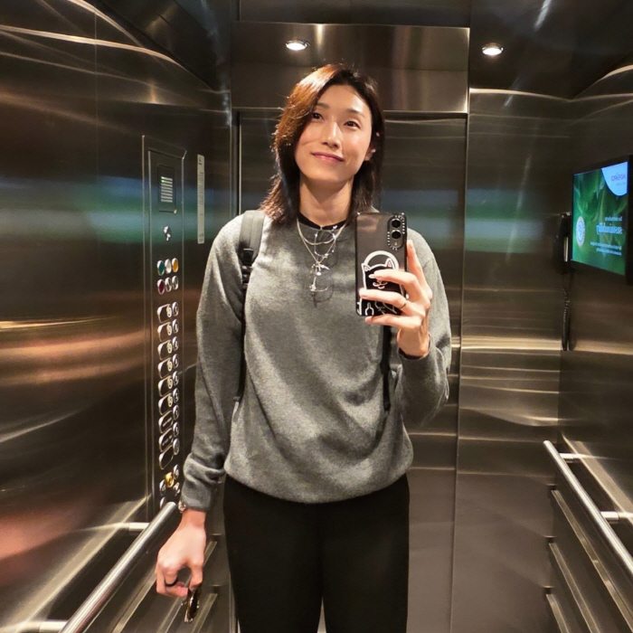 Kim Yeon-kyung, a 'new director' who went on a healing trip to Switzerland, 'Time to look back on me' 