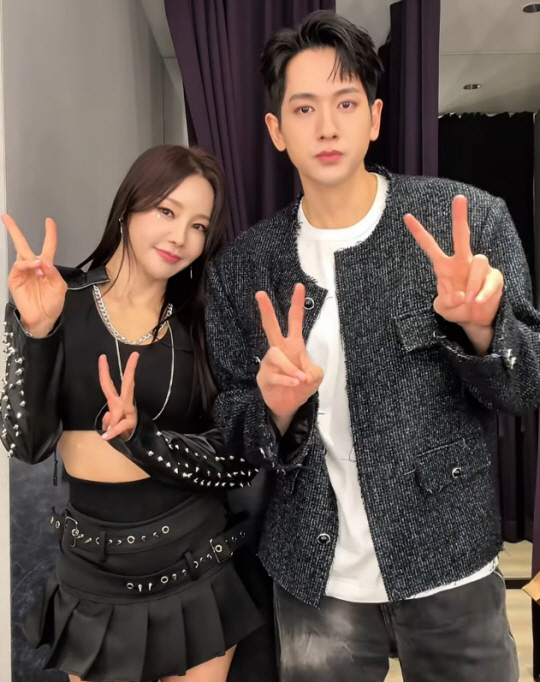 Mina ♥ Ryu Phillip, Suzy's feud, ask her to find her stepfather Na Ji-soo anytime. 