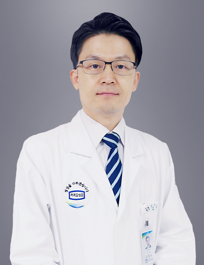 Professor Hwang Ho-sik of Yeouido St. Mary's Hospital registers a patent for a multi-focus artificial lens evaluation device