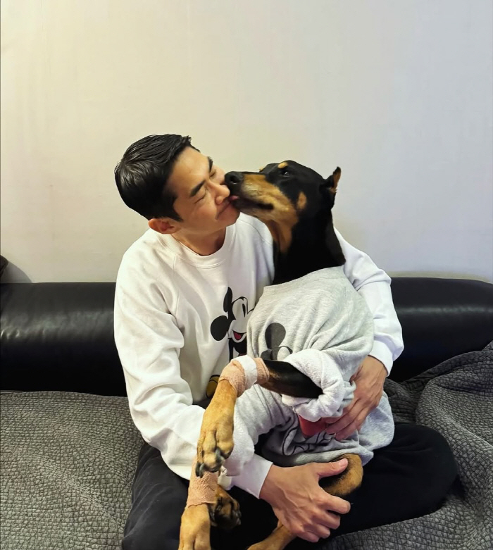 Are you sleeping? Wake up, Bae Jung-nam, the only family member, and tearful goodbye