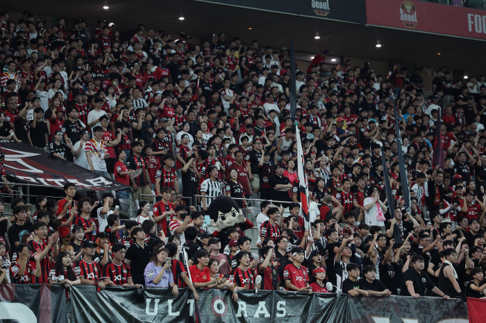 The box office continues to run. K-League 12 Division has surpassed 3 million paid spectators for 3 consecutive years