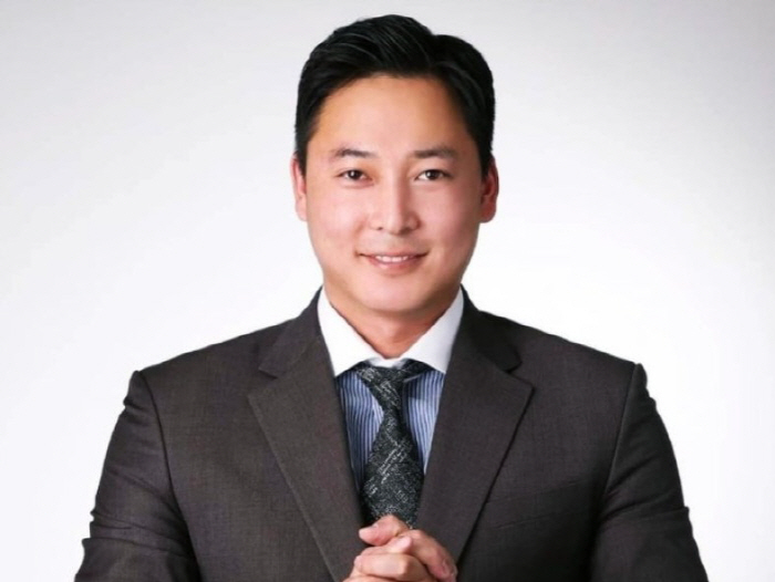 Cho Yong-hoon, a baseball player-turned-tuber, died of a fall during a live performance...The viewer reported it