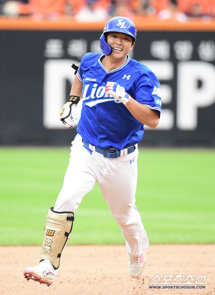 I did a good job of hitting four home runs...You're over the Monsters Wall against Ponce? Samsung is going ahead again