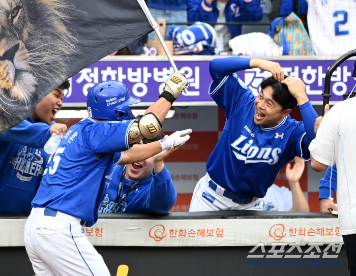 I did a good job of hitting four home runs...You're over the Monsters Wall against Ponce? Samsung is going ahead again