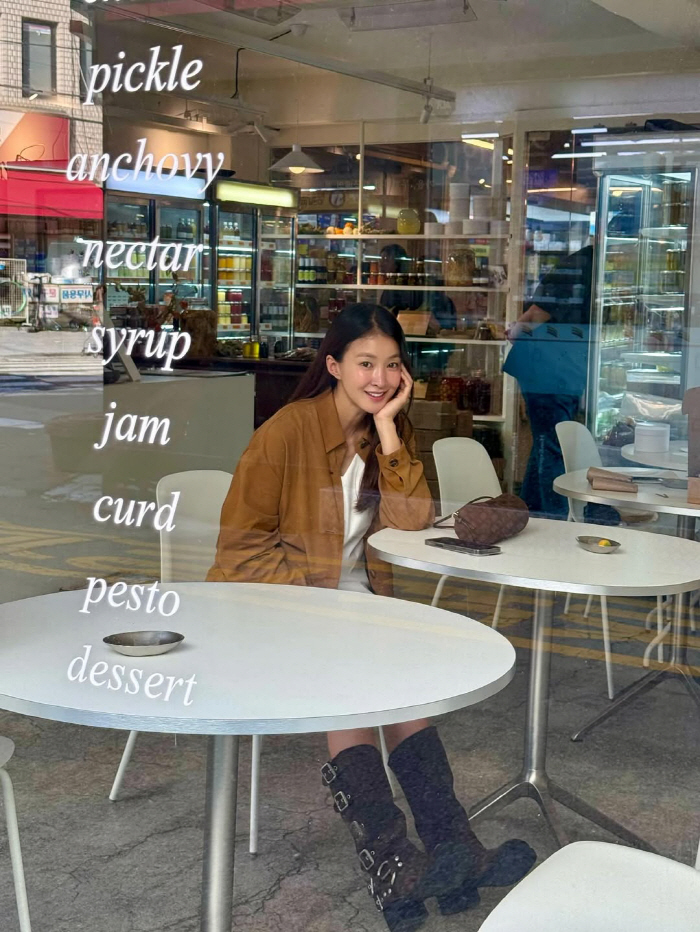 Lee Si-young is pregnant after her divorce, and the eight-month-old prospective daughter's mother's convex D-line should be ready soon