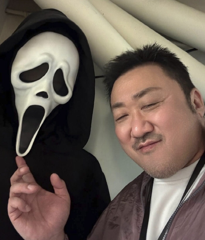 Ma Dong-seok Shares Friendly Photo with Hollywood Star Ben Affleck