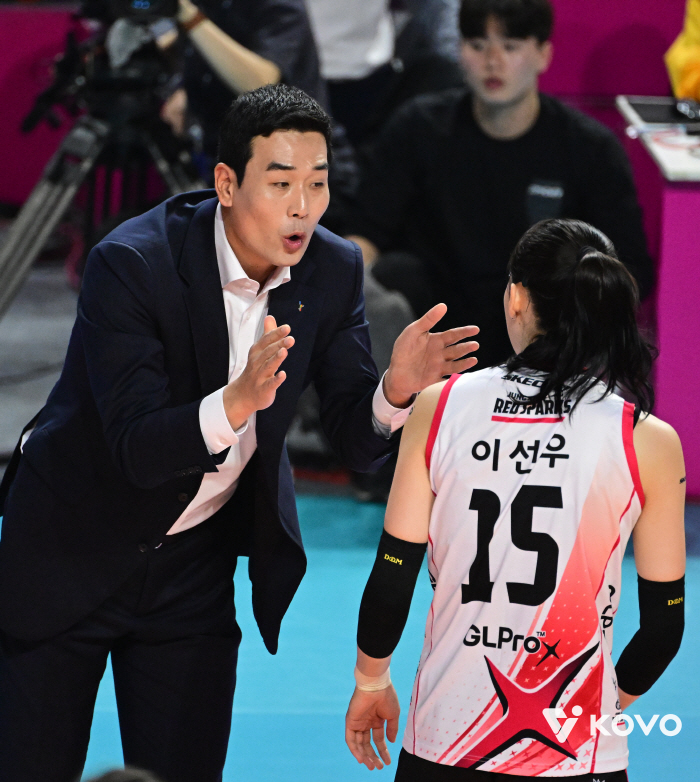 The pain of the championship match → Losing the opening game without Kim Yeon-kyung...I don't feel like I'm the head coach who breathed a deep sigh 