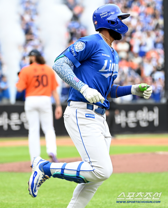  Diaz hits first at-bat against Ponce