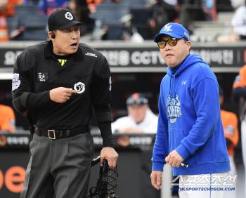  Director Park Jin-man appeals to the referee
